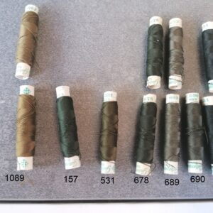 kakigroen zijden vintage naaigaren Gutermann 30m