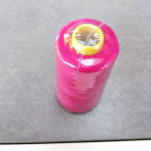 roze overlockgaren met lengte van 3000m