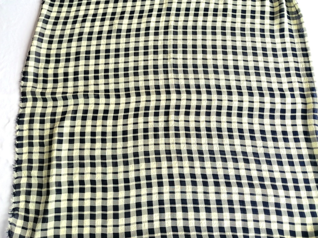 blauw beige geruite seersucker stof 1,65m