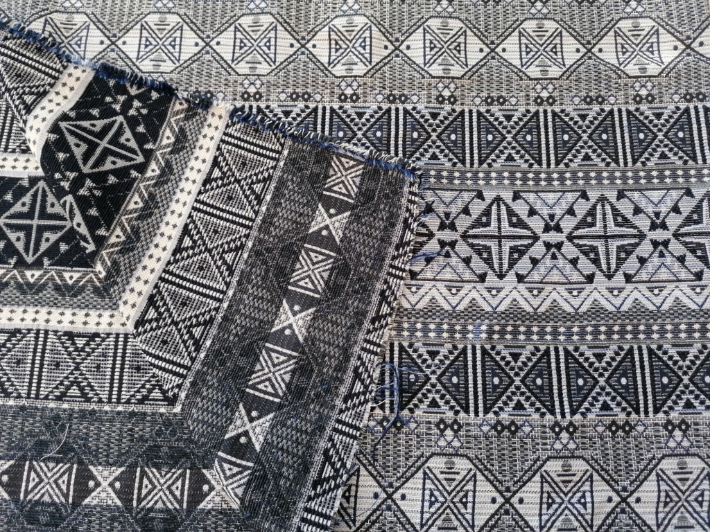 wit-blauw jacquard geometrische figuren 1,9m