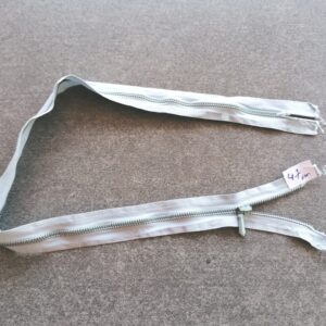fijne metalen  rits  3mm,  licht blauw 47cm