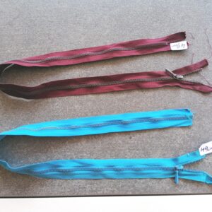 fijne metalen  rits  3mm,  blauw  of bordeaux 49cm