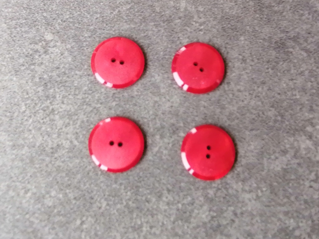 rode knoop 23mm met glanzende rand, vooraanzicht