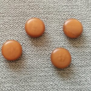knoopje bruin afgerond 12mm