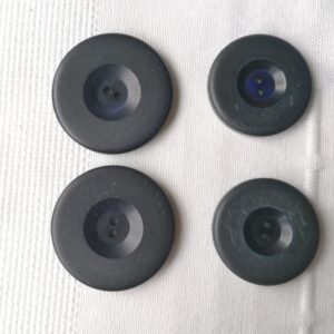 knopen donkerblauw groot 34mm en 40mm