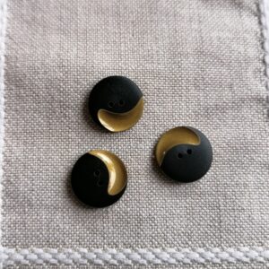 knopen zwart met  goudkleur 19mm
