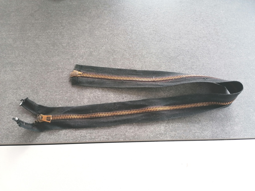 zwarte deelbare metalen rits 54cm