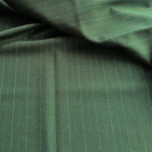 zwartgroene keperstof gedrapeerd