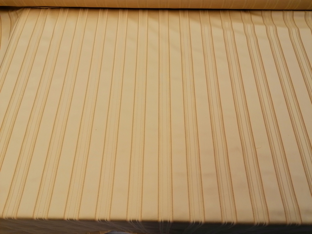 Goudgele katoenen jacquard met strepen