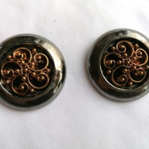 grote metalen uitgewerkte knoop met rand 40mm