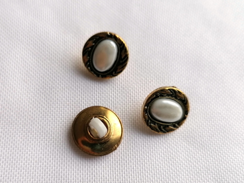 vintage goudkleurig knoopje met wit 12 en 15mm - Afbeelding 2