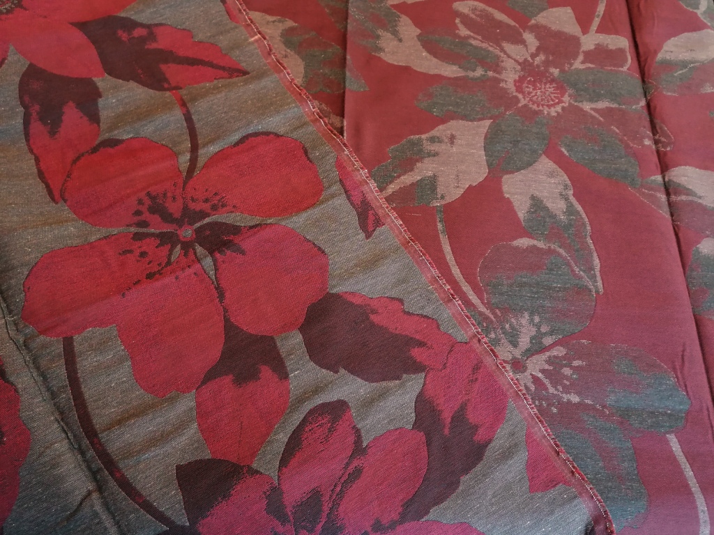 rode jacquard stof met grote bloemen /10cm - Afbeelding 2