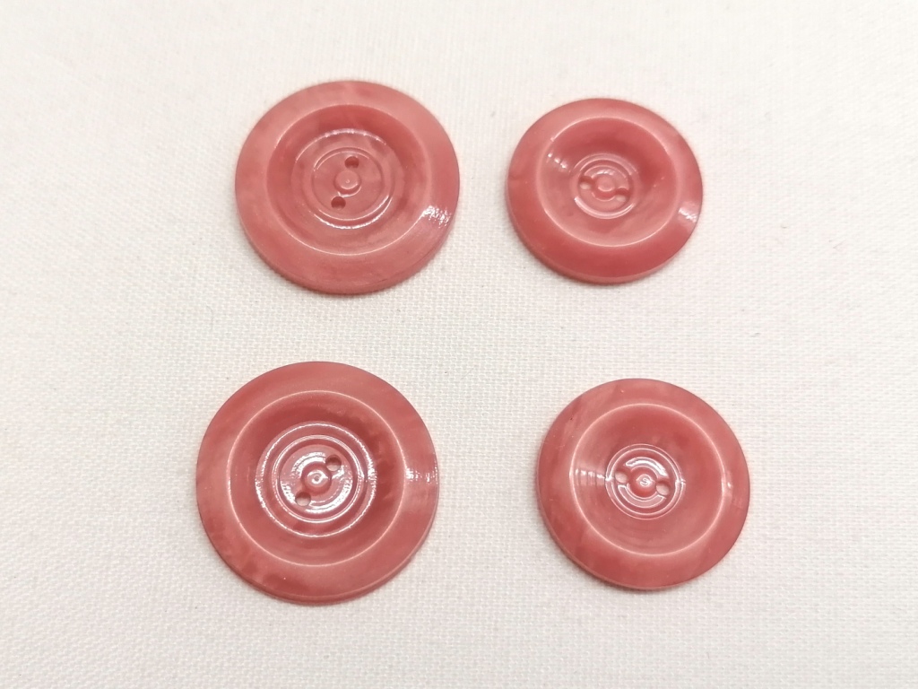 vintage bleekrode knopen 22mm en 19mm