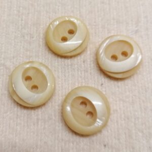 Beige knoopje met ovale holte 13mm 4 stuks