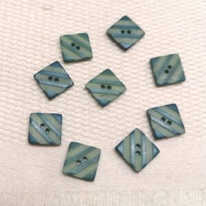 klein groen vierkantig knoopje 10mm 9 stuks
