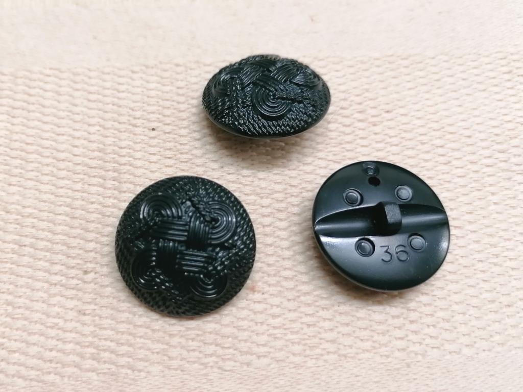 zwarte knopen reliëftekening 23mm 14 stuks