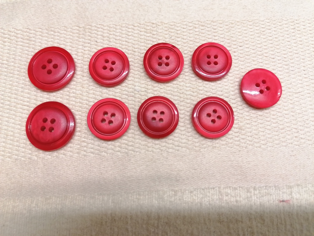 rode knopen 20mm 2 stuks - 12mm 7 stuks
