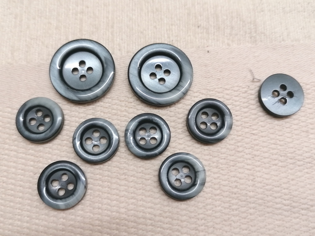 grijs licht gemarmerde knopen 22mm en 15mm