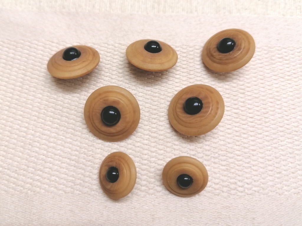 vintage bruine knopen 20mm 5stuks 15mm 2 stuks