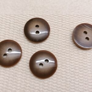 bruine afgeronde knopen 18mm 4 stuks