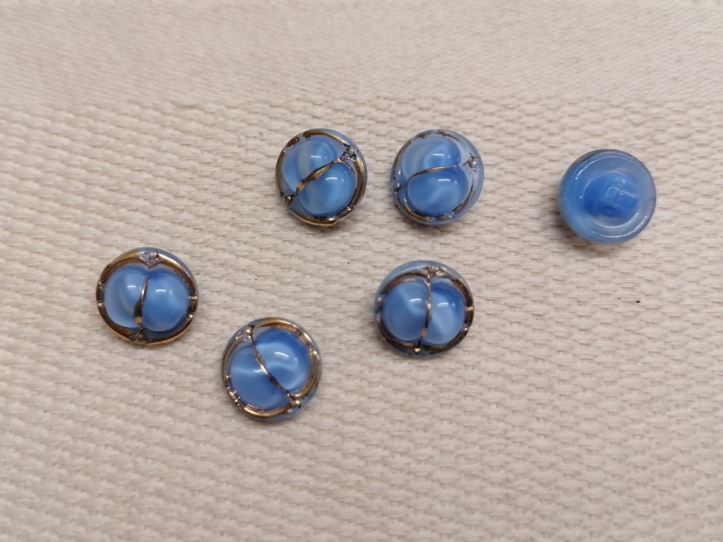 vintage lichtblauw glazen knoopje 12mm 6 stuks