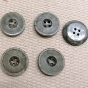 grijze knopen platte rand 16mm 5 stuks