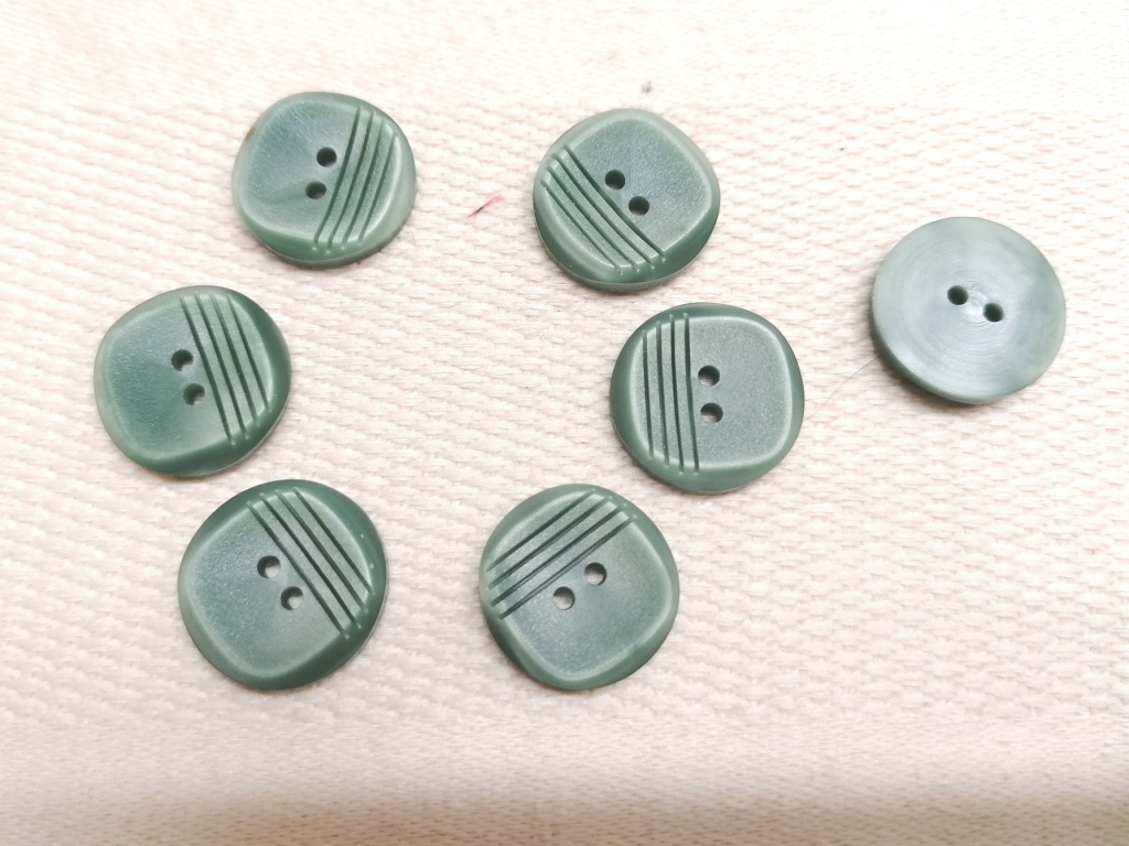 grijsgroene knopen 18mm 7 stuks