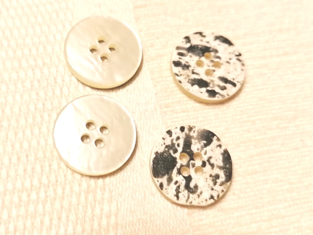 witte parelmoer knoop gevlekt achteraan 18mm