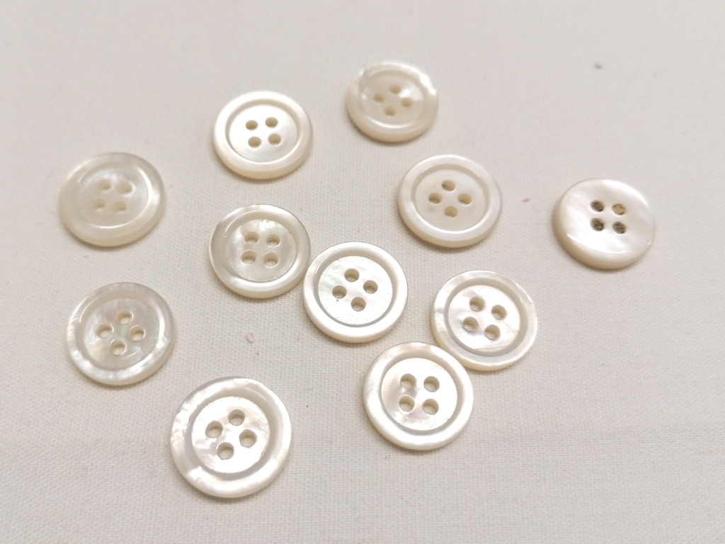 witte parelmoerlook knopen 15mm 11 st
