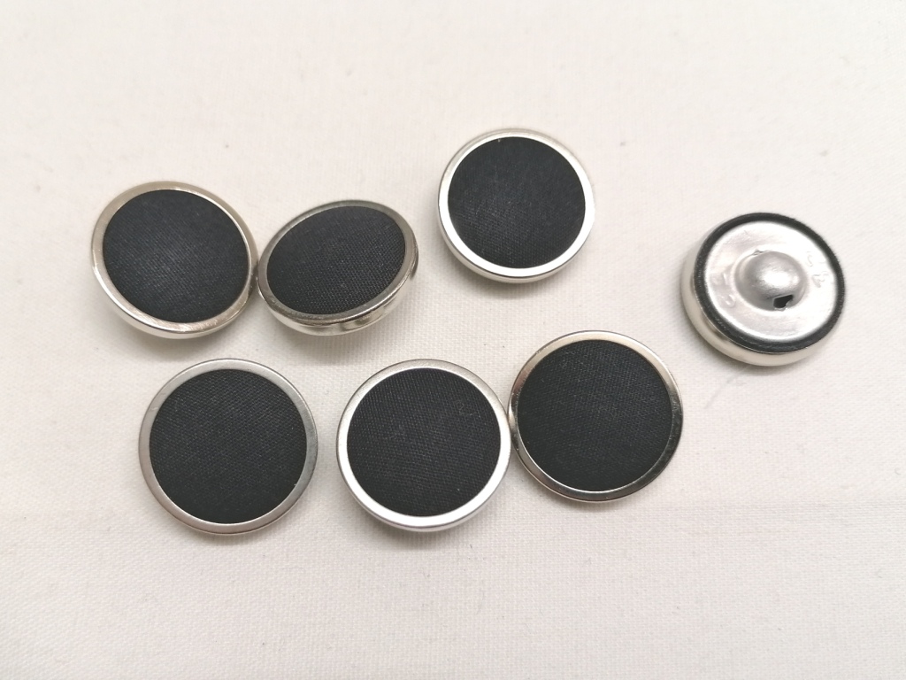 metalen knopen met zwart 20mm 7 st
