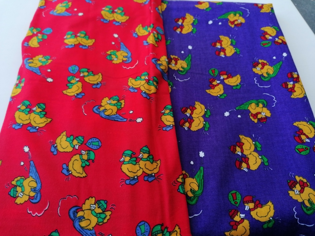 dunne flanel paars - rood met gele eendjes