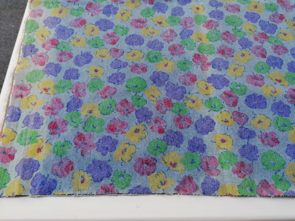 lichtblauwe jeans met bloemen 0,85m