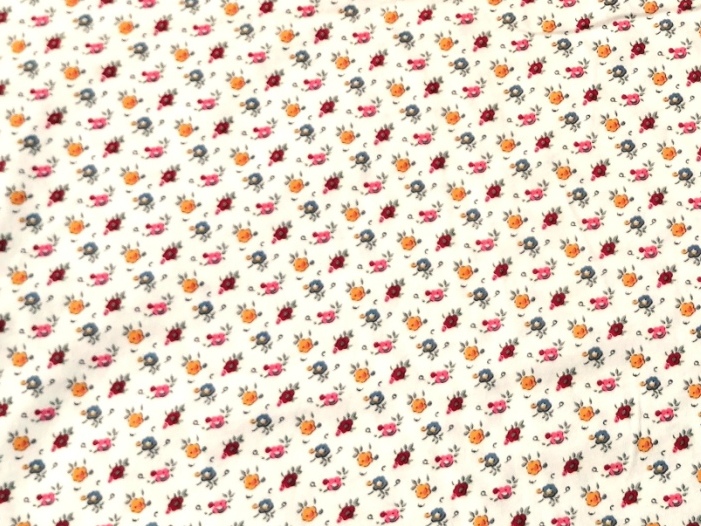 Beige jersey met gekleurde bloemetjes