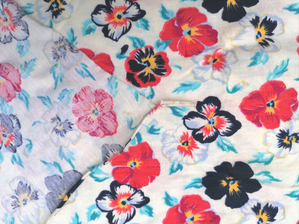 katoenen jersey wit bloemen voor- en achterzijde