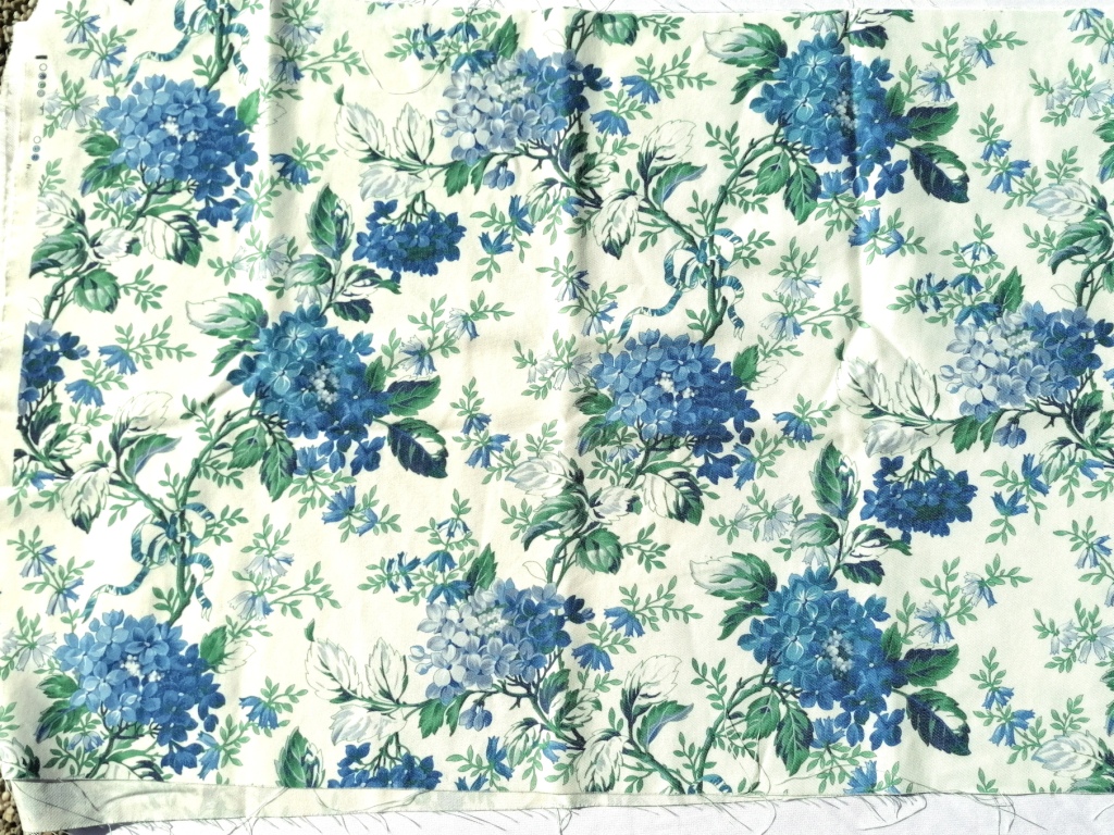 Wit gebloemde keperkatoen twill