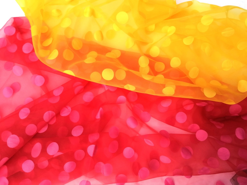 voile rood geel bollen op 1,2m en 0,8m