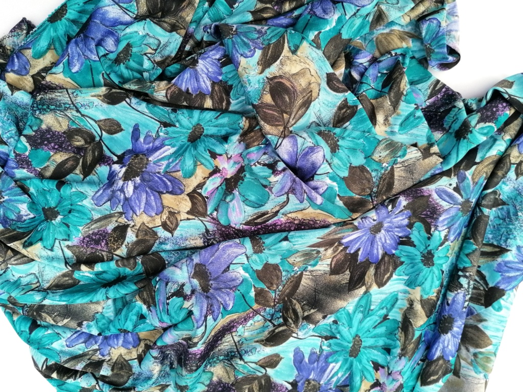 Gladde jersey vintage zijdeglans blauw gebloemd 1m