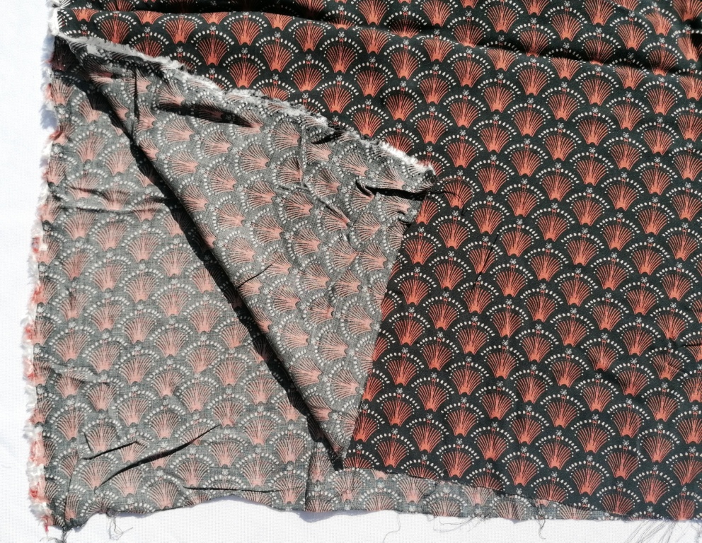 Zwart bruine viscose stof gedrapeerd