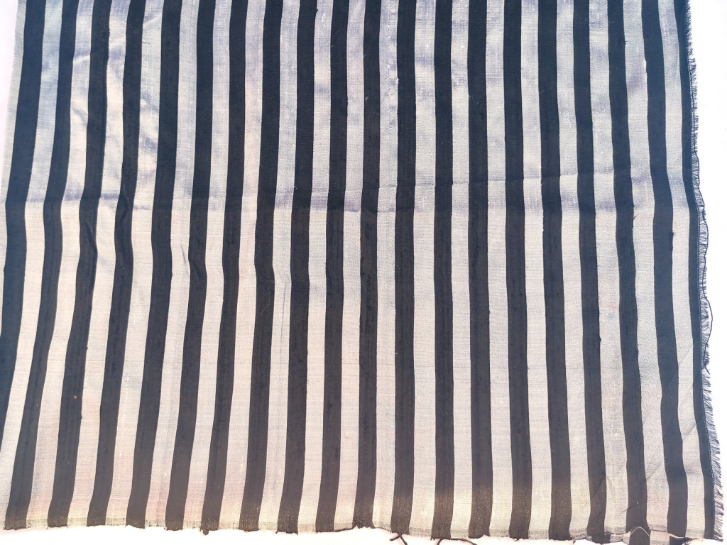 Zijde Shangtung grijs zwart gestreept 1m/0,9m - Afbeelding 3