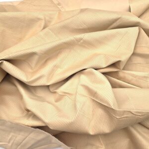 VivCreatiV beige corduroy tweede leven met brede ribbels en stretch, klaar voor een nieuwe broek of rok