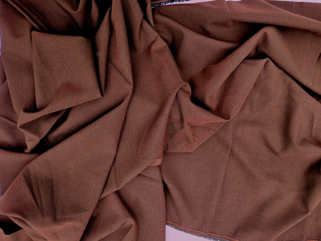 Sepiabruine bengaline stretch stof met lichte rek