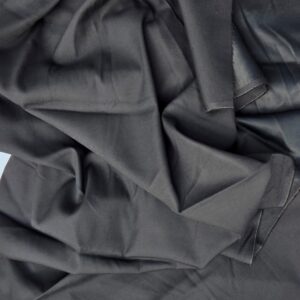 zwarte half matte satijn met stretch 1,3m