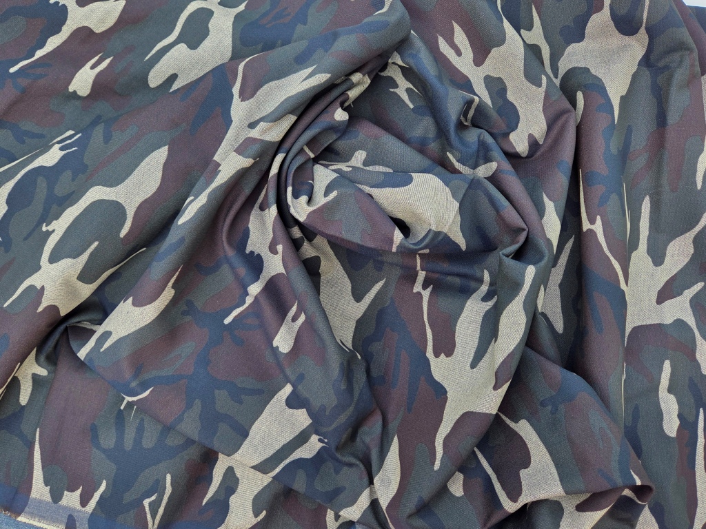 blauw-grijze camouflage stof 2,15m