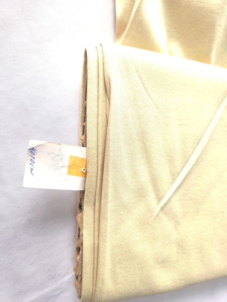 Lichtbeige katoenen jersey stof met origineel prijskaartje