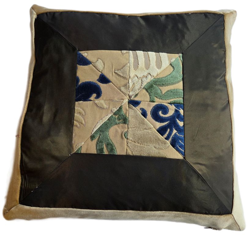 Design fluwelen kussen 50x50 beige met blauw en groen stermotief