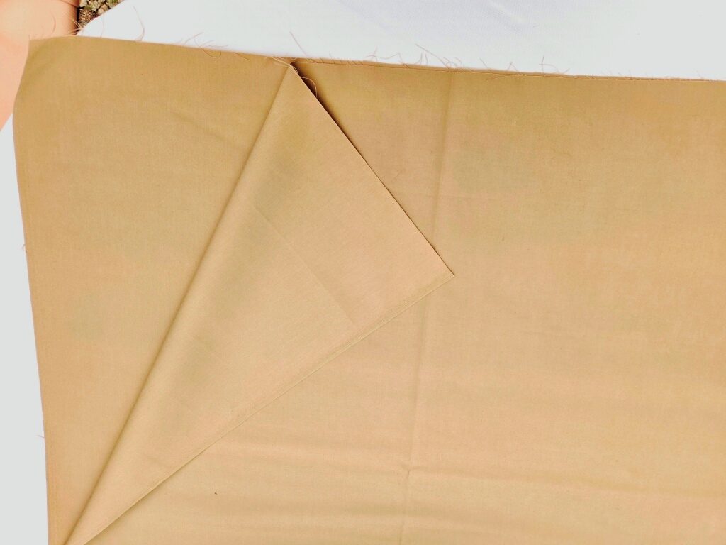 Beige stevige keperstof twill, voor- en achterzijde