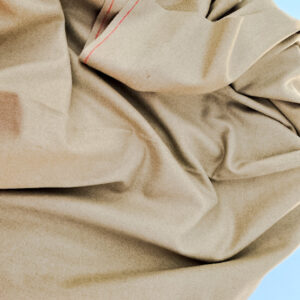 Wollen gabardine stof beige gedrapeerd