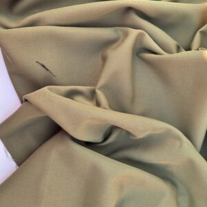 Scabal lichtkakigroene gabardine stof gedrapeerd