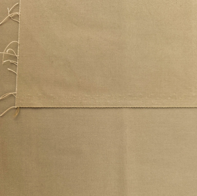 Fijne beige gabardine stof voor- en achterzijde