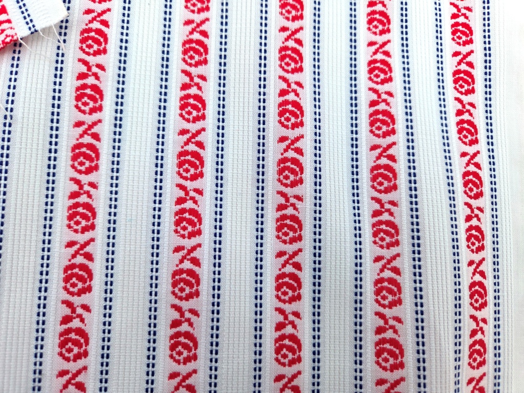 Katoenen jacquard rode bloemetjes detail
